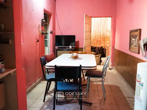 Casa 8 ambientes con 1 baño