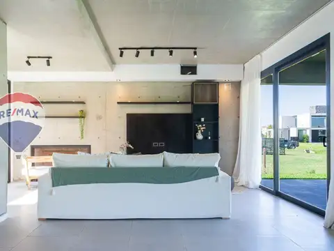 Casa 6 ambientes con 5 baños