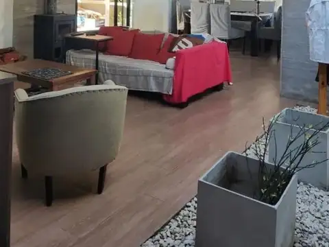 Casa en Venta con 4 cocheras