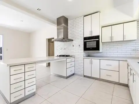 Casa 5 ambientes con 3 baños