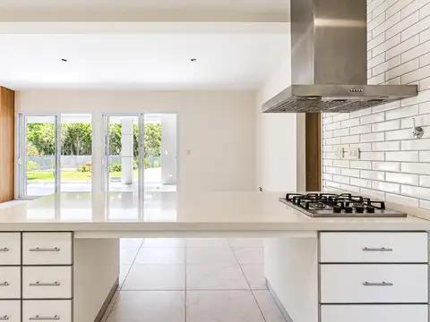 Casa en Venta con 4 cocheras