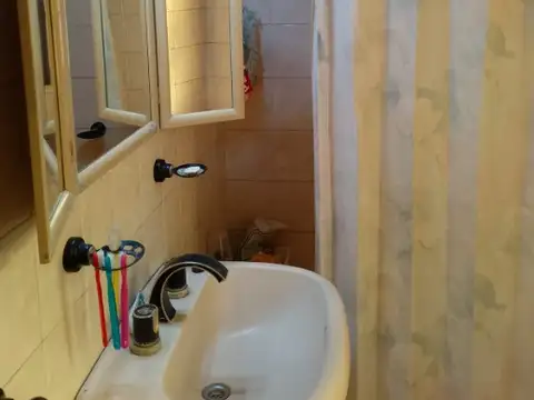 Casa 5 ambientes con 4 baños