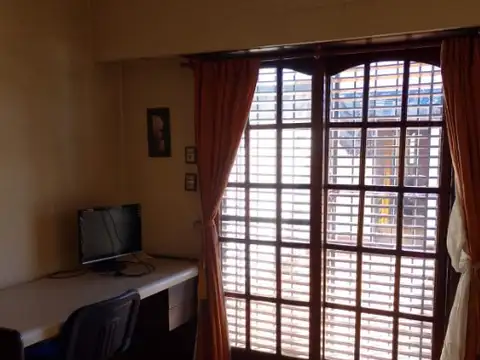 CHALET DE 5 AMBIENTES EN ALQUILER - MORON NORTE