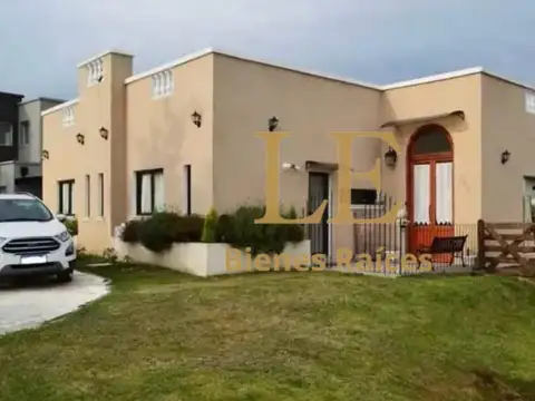 Casa 6 ambientes con 4 baños