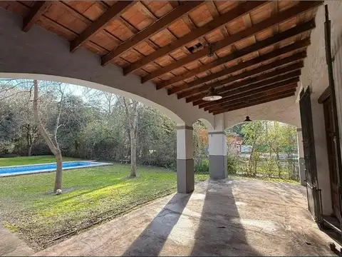 Venta Casa 5 ambientes en Lujan Parque Pileta