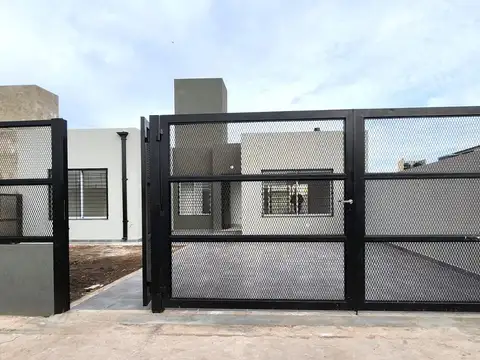 Venta | Casa a estrenar | 2 Dormitorios | Patio y Jardín | Barrio Terranova | Capitán Bermúdez