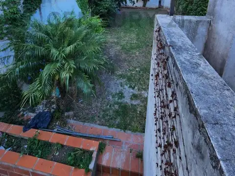 7 entre 41 y 42. Casa en venta a reciclar. La Plata.-