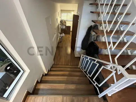 Depto Tipo Casa en Venta con 1 cocheras