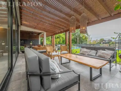 Casa con 4 dormitorios en venta y/o alquiler en Barbarita