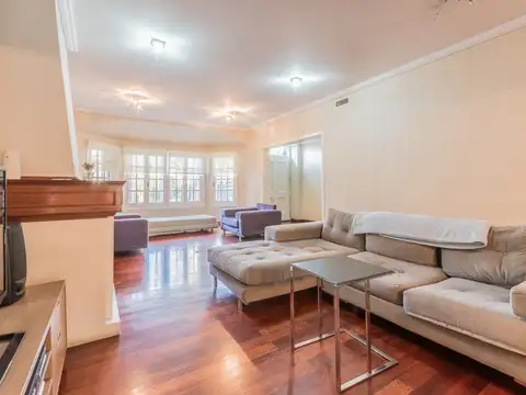 Casa en Alquiler con 2 cocheras
