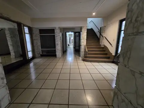 Caracas 100, Piso 1