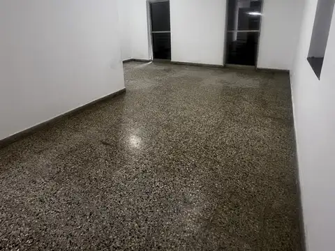 Casa 9 ambientes con 2 baños