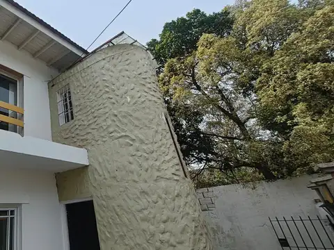 Casa tipo Triplex en Alquiler en Ituzaingo Norte