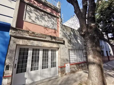 Casa 3 ambientes + escritorio con 2 bños y terraza