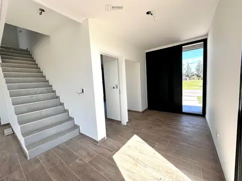 Casa 6 ambientes con 4 baños