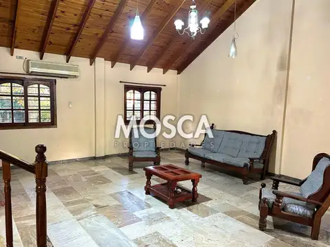 Casa 6 ambientes con 2 baños