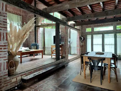 Araucaria (esquina Martineta)