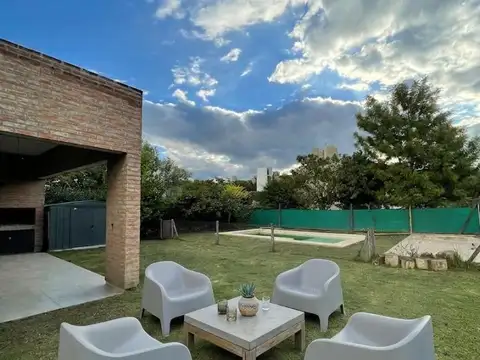 Casa 320 m² en barrio cerrado Las Cañitas — Apto crédito
