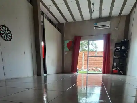 CASA A ESTRENAR CON PILETA SOBRE LOTE DE 20 X 60 KM35