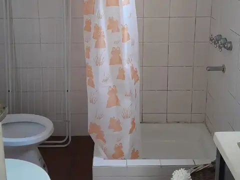 Casa  de estilo con lote propio en Florida M excelente ubicacion