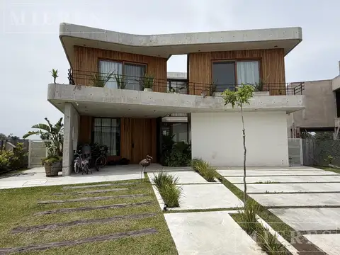 Casa en Alquiler Temporal en Laguna Grande, USD 8.000