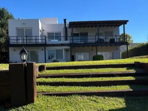 Casa 6 ambientes con 3 baños