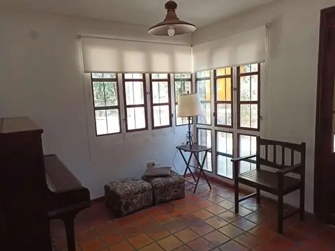 LA CAROLINA - Casa de 238m² con parque arbolado de 2500m².