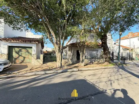 Terreno en venta, Olivos – 15,30 De frente × 13,95  m – A 2 cuadras de Av. Maipú – Zonificación R2