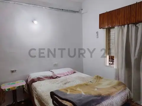Casa en venta sobre calle Mocoretá, Ingeniero Maschwitz, 3 ambientes, cochera y jardín, con local.