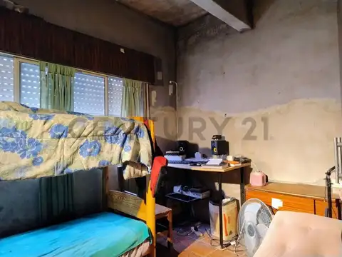 Casa en venta sobre calle Mocoretá, Ingeniero Maschwitz, 3 ambientes, cochera y jardín, con local.