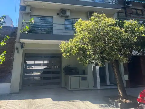 3 piso contrafrente con balcon y excelente luz y ventilacion