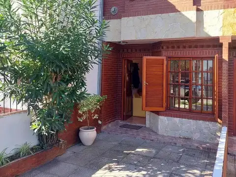 Triplex en venta - 3 Dormitorios 2 Baños - San Bernardo del Tuyú