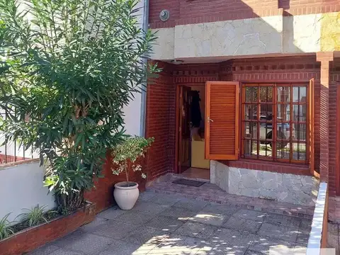 Triplex en venta - 3 Dormitorios 2 Baños - San Bernardo del Tuyú