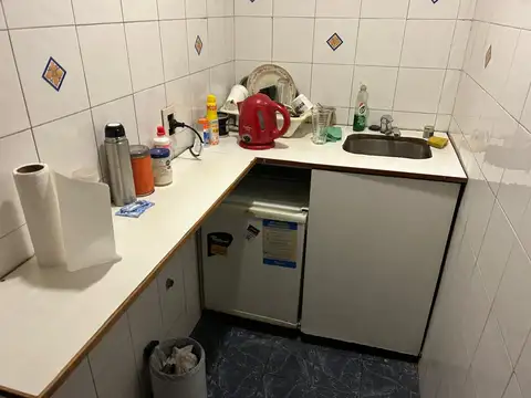 Alquiler Local Comercial, Céntrico, Amplio Salon, Baño, Kitchinette