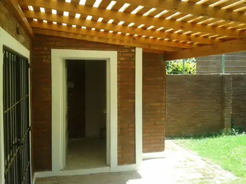 Casa en Alquiler con 1 cochera