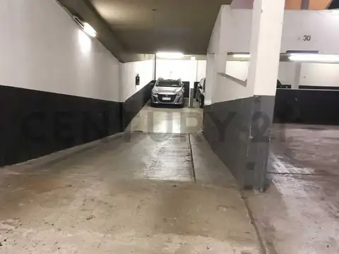 COCHERA OPORTUNIDAD EDIFICIO DE CATEGORIA