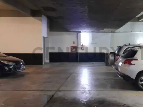 COCHERA OPORTUNIDAD EDIFICIO DE CATEGORIA