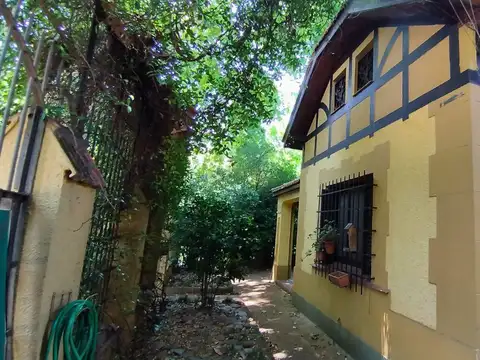 Casa 9 ambientes con 3 baños