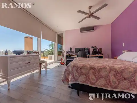 Casa sobre el lago en venta en el Barrio Vistas