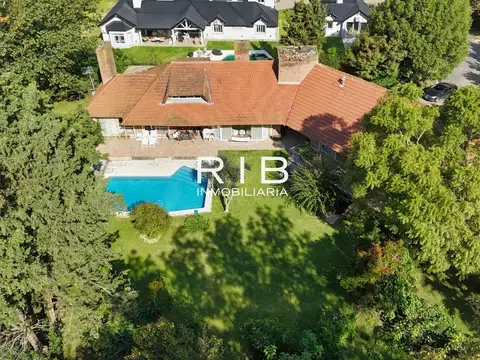 Importante Propiedad sobre 1400 m2 en muy buena ubicación