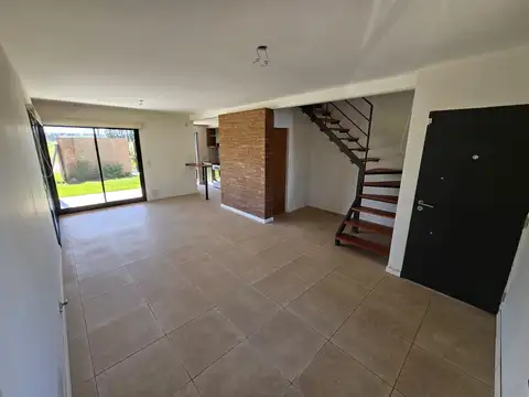 Casa 3 ambientes con 2 baños