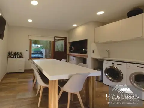 Casa 4 ambientes con 2 baños