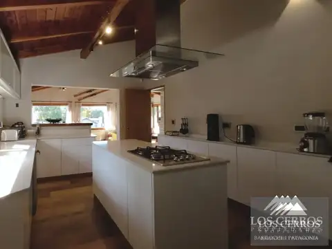 Casa en Venta con 3 cocheras