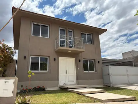 Regalado Olguin S/N - Barrio La Bastilla