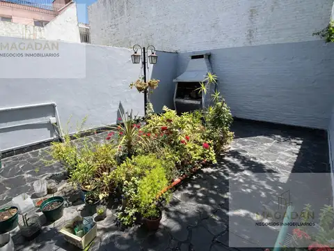 VENTA-Casa de 4 ambientes - Ramos Mejia - ACEPTA PERMUTA- APTO CREDITO