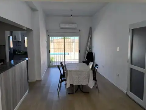 Casa 4 ambientes con 2 baños