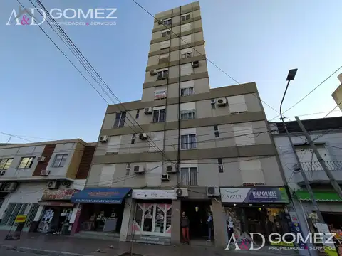 3 AMBIENTES EN PLENO CENTRO COMERCIAL - IDEAL INVERSOR PARA MODERNIZAR