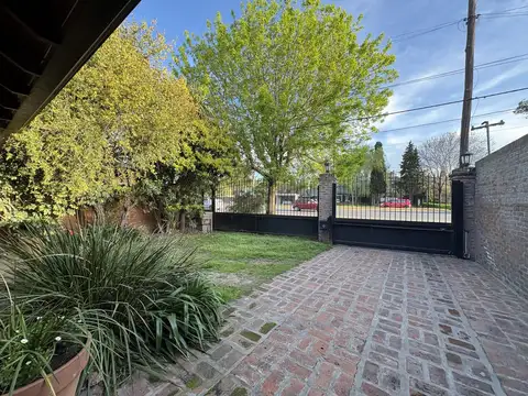 Casa 6 ambientes con 2 baños