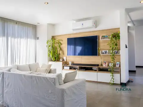 Casa en Venta con 5 cocheras