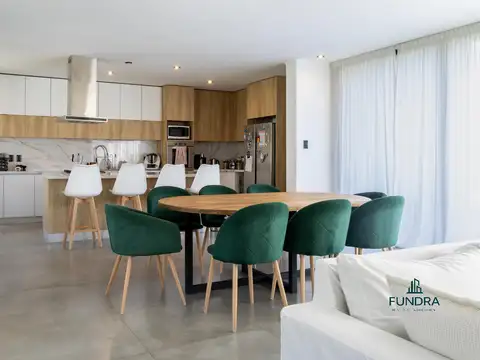 Casa 5 ambientes con 3 baños